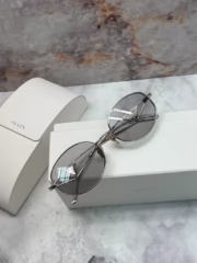 Солнцезащитные очки Prada - Image 4