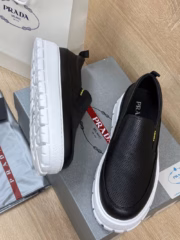 Слипоны Prada