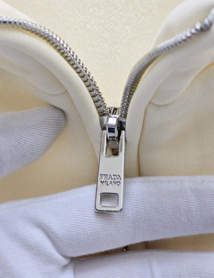 Толстовка Prada — изображение 2